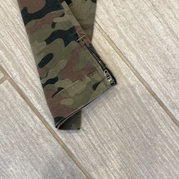 Kut from the Kloth Reese zip ankle straight leg camo jeans - Picture 8 of 8